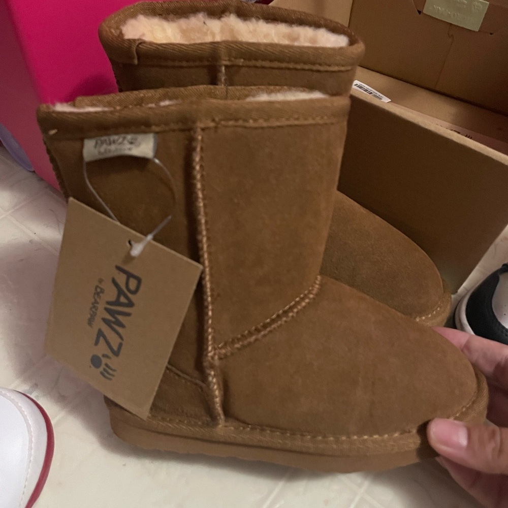 Toddler girl size 10 bear pawz